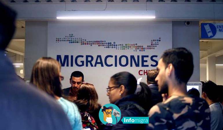 LLAMAN A GENERAR MÁS CONCIENCIA TRAS AGRESIÓN POR XENOFOBIA A TRABAJADORA. Oficina de migraciones con publico borroso
