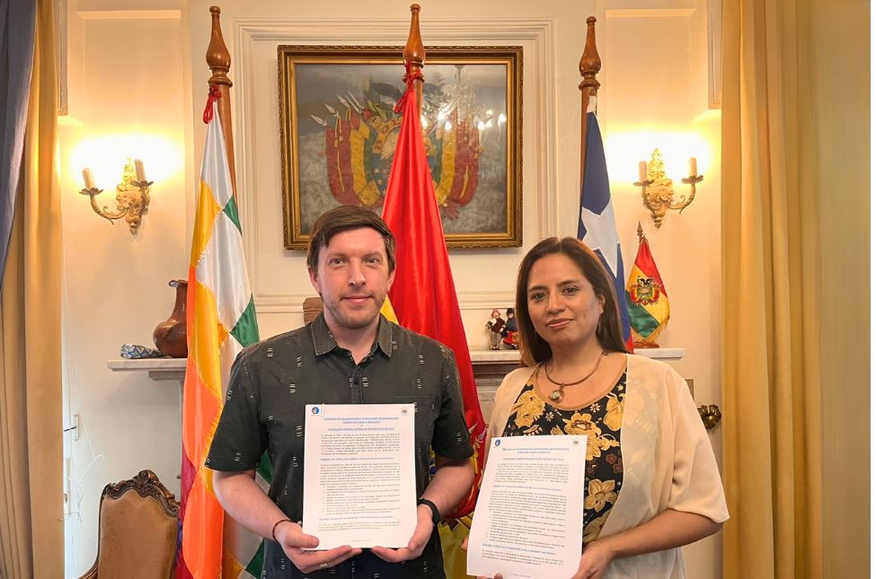 Firmamos convenio de colaboración mutua con el Consulado de Bolivia en Santiago
